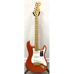 (BRUGT) Fender Limited Edition Player Stratocaster  Fiesta Red with Gold Hardware 2022